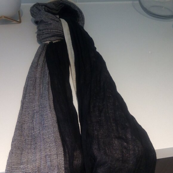 Aritzia Silk and Linen Oversized Scarf - Picture 3 of 4